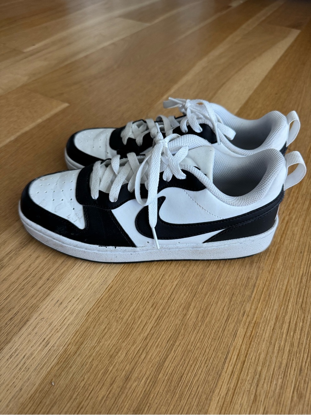 Nike Women's Low-Top Sneakers in Black and White